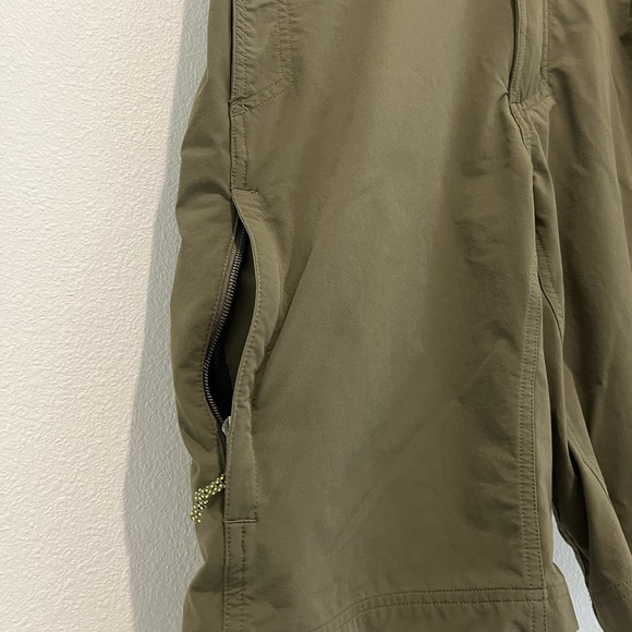 REI Cargo Shorts Mens Sz 32 Green Belted Outdoor Hiking Camping Pockets Work - Picture 3 of 7